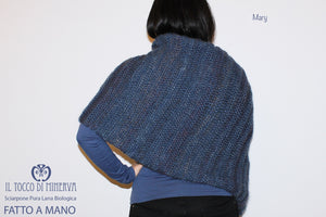 Sciarpone mantella Mary blu lana biologica e seta – realizzata a mano – HandMade - Il Tocco di Minerva