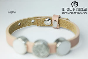 Bracciale unisex in pelle cipria con charms componibile Bergamo Realizzato a mano Handmade - Il Tocco di Minerva