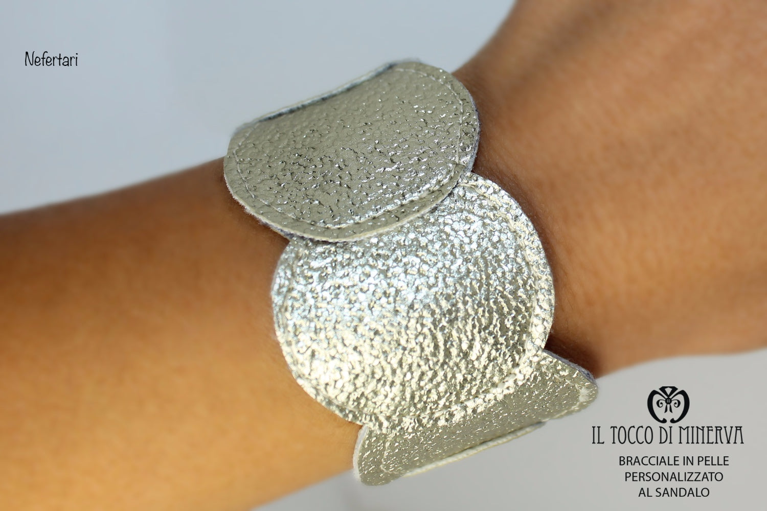 Bracciale personalizzato in pelle platino Nefertari – Realizzato a mano – Handmade - Il Tocco di Minerva