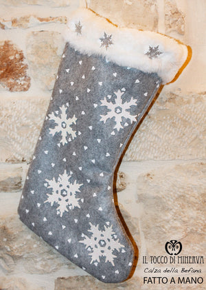 Calza della Befana Realizzata a Mano Neve - Il Tocco di Minerva