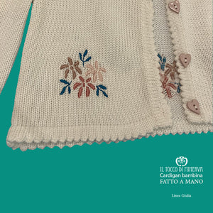 Cardigan da bambina in seta bianca Linea Giulia - Fatto a mano - Il Tocco di Minerva