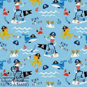 Copertina Neonato in Cotone Certificato Pirati fondo celeste - Fatto a Mano - Il Tocco di Minerva
