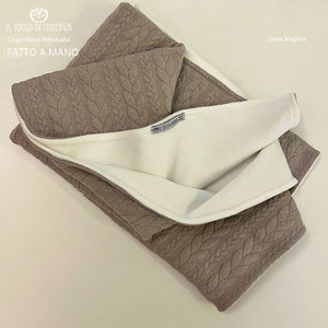 Copertina Neonato Linea Maglina in Pile bianco e maglia tortora - Fatto a Mano - Il Tocco di Minerva