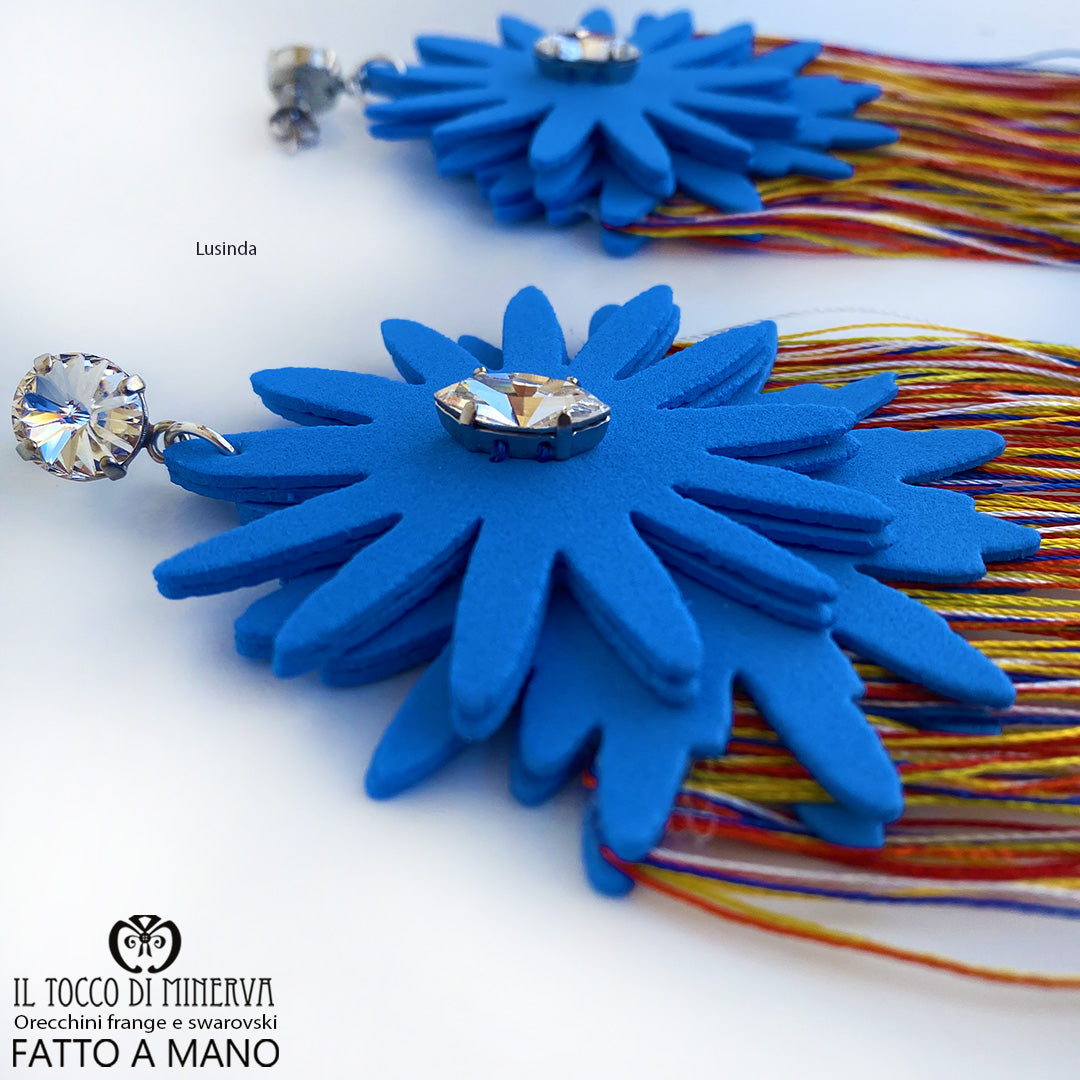 Orecchini frange multicolore e cristallo swarovski azzurro Lusinda Realizzato a Mano - Il Tocco di Minerva