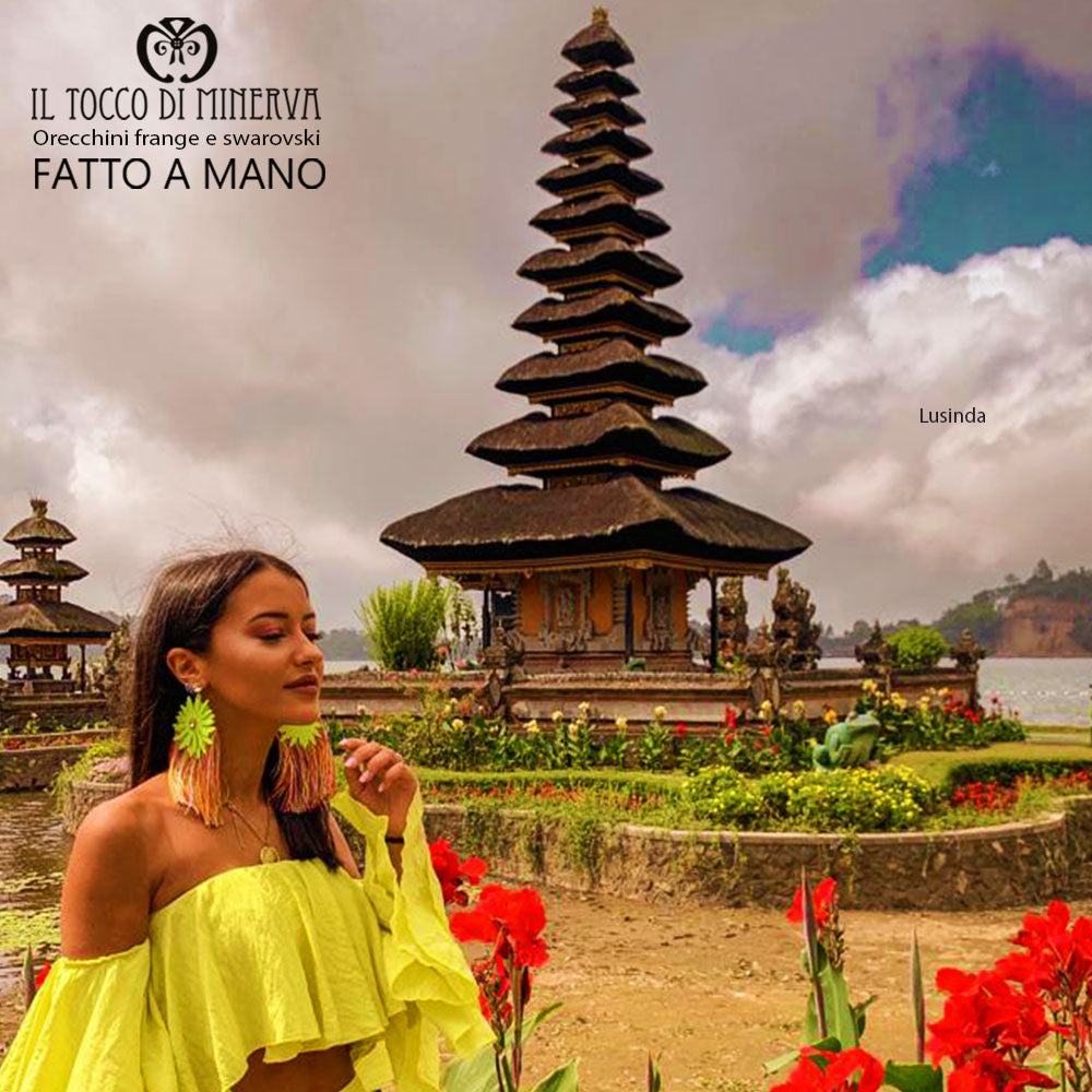 Orecchini frange multicolore e cristallo swarovski corallo Lusinda Realizzato a Mano - Il Tocco di Minerva