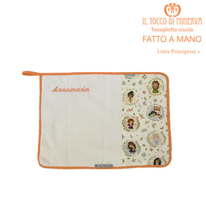 Tovaglietta scuola bambina Linea Principesse salmone - Fatto a mano - Il Tocco di Minerva