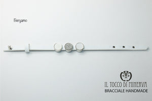 Bracciale unisex in pelle bianca con charms componibile Bergamo - Realizzato a mano – Handmade - Il Tocco di Minerva