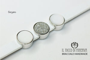 Bracciale unisex in pelle bianca con charms componibile Bergamo - Realizzato a mano – Handmade - Il Tocco di Minerva
