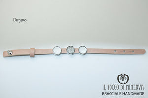 Bracciale unisex in pelle cipria con charms componibile Bergamo Realizzato a mano Handmade - Il Tocco di Minerva