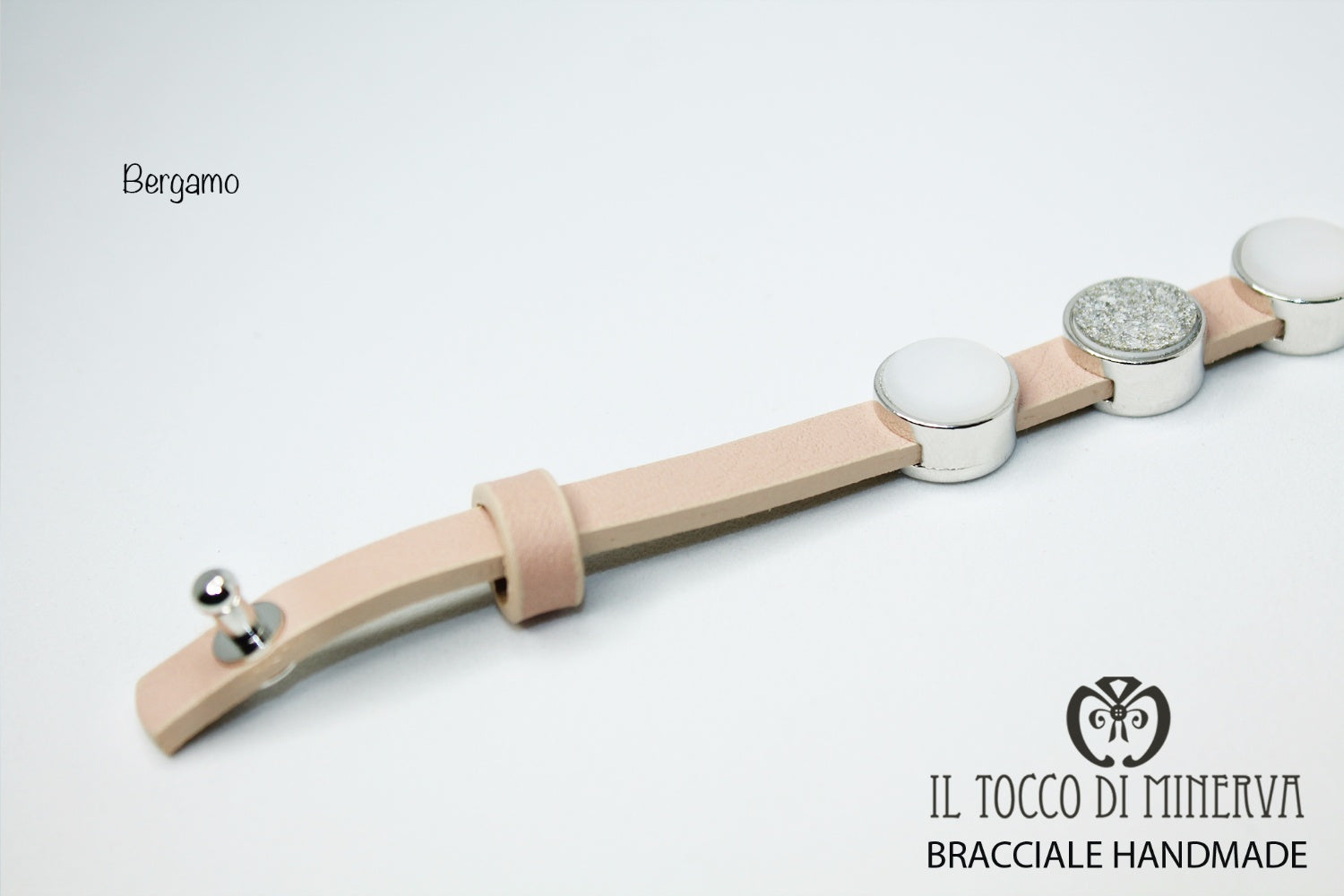 Bracciale unisex in pelle cipria con charms componibile Bergamo Realizzato a mano Handmade - Il Tocco di Minerva
