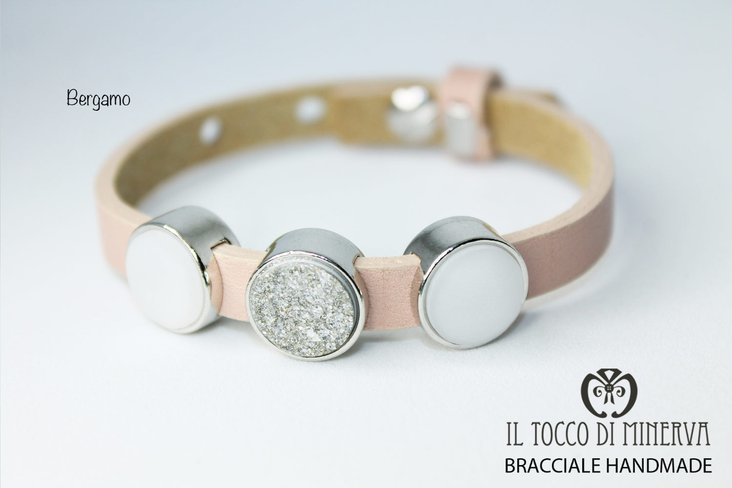 Bracciale unisex in pelle cipria con charms componibile Bergamo Realizzato a mano Handmade - Il Tocco di Minerva