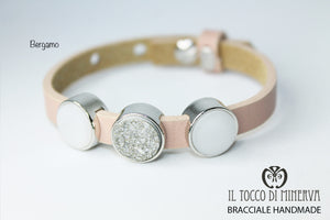 Bracciale unisex in pelle cipria con charms componibile Bergamo Realizzato a mano Handmade - Il Tocco di Minerva