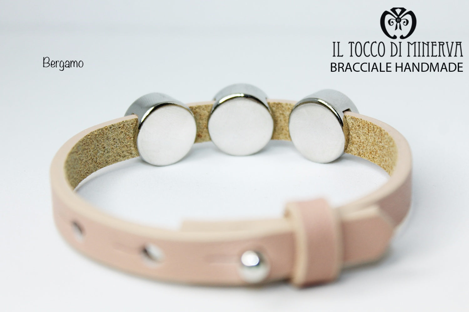 Bracciale unisex in pelle cipria con charms componibile Bergamo Realizzato a mano Handmade - Il Tocco di Minerva