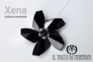 Collana nera swarovski con fiore Xena - Realizzata a mano - Il Tocco di Minerva