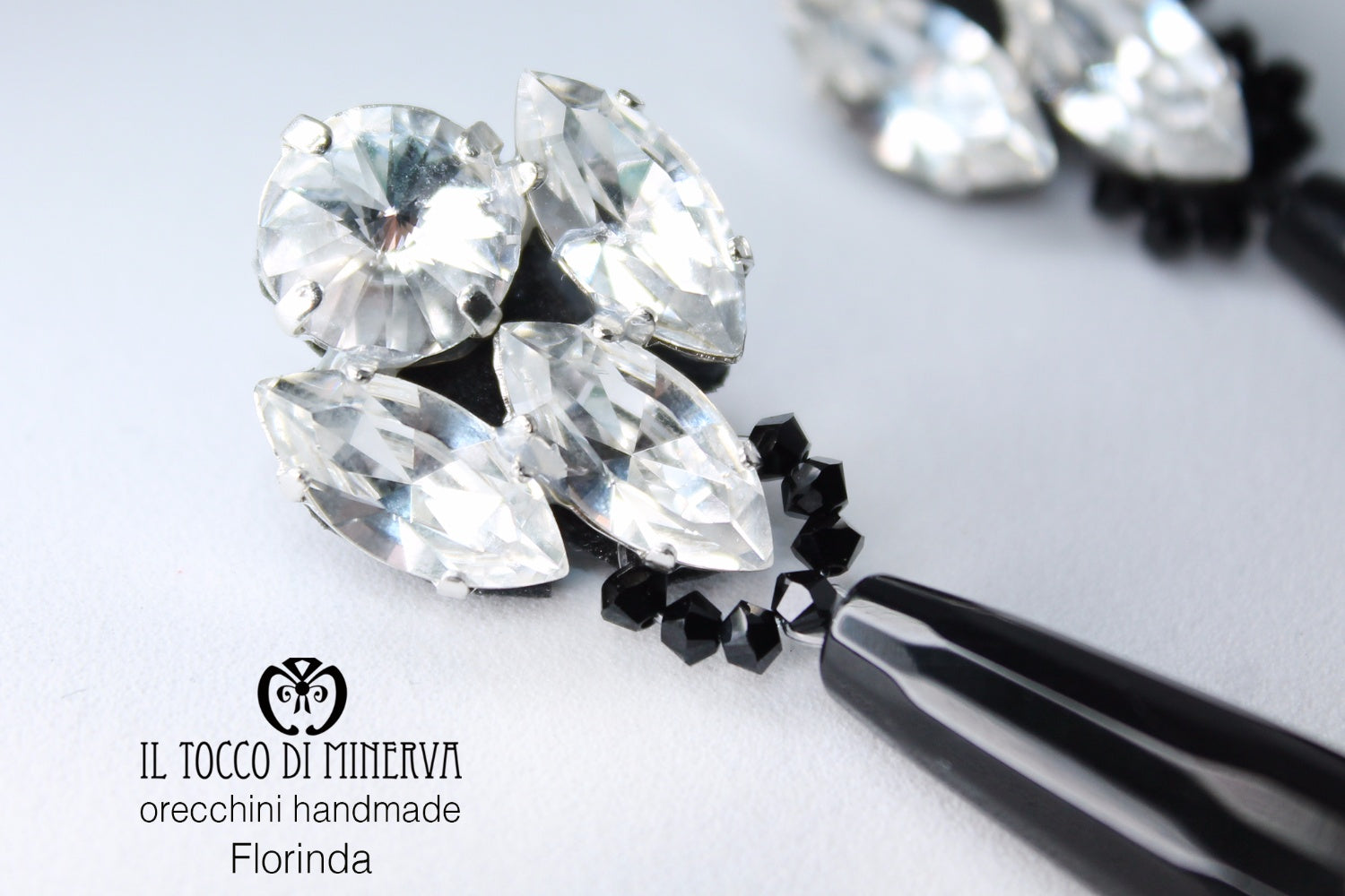 Orecchini bianco/nero Florinda swarovski e pietre Realizzato A Mano - Il Tocco di Minerva