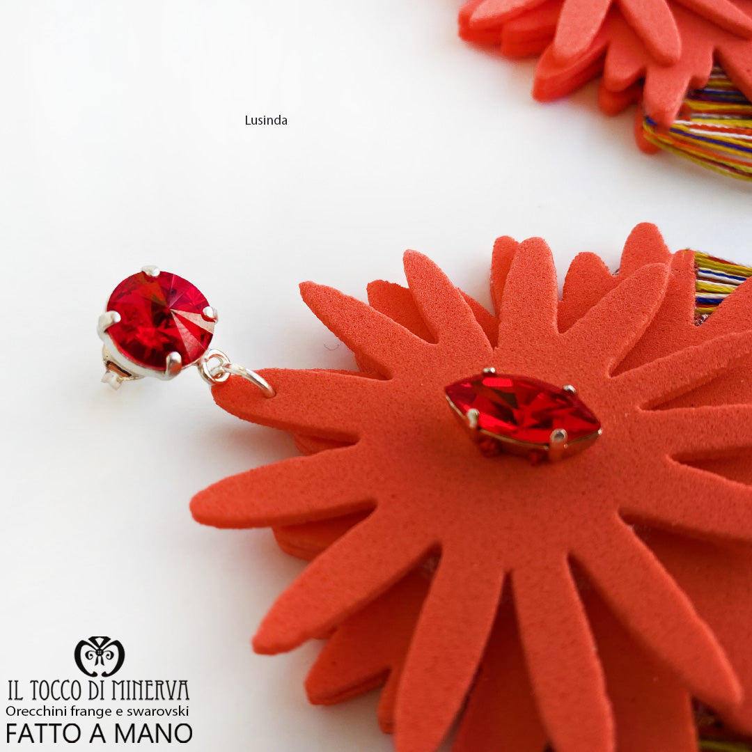 Orecchini frange multicolore e cristallo swarovski corallo Lusinda Realizzato a Mano - Il Tocco di Minerva