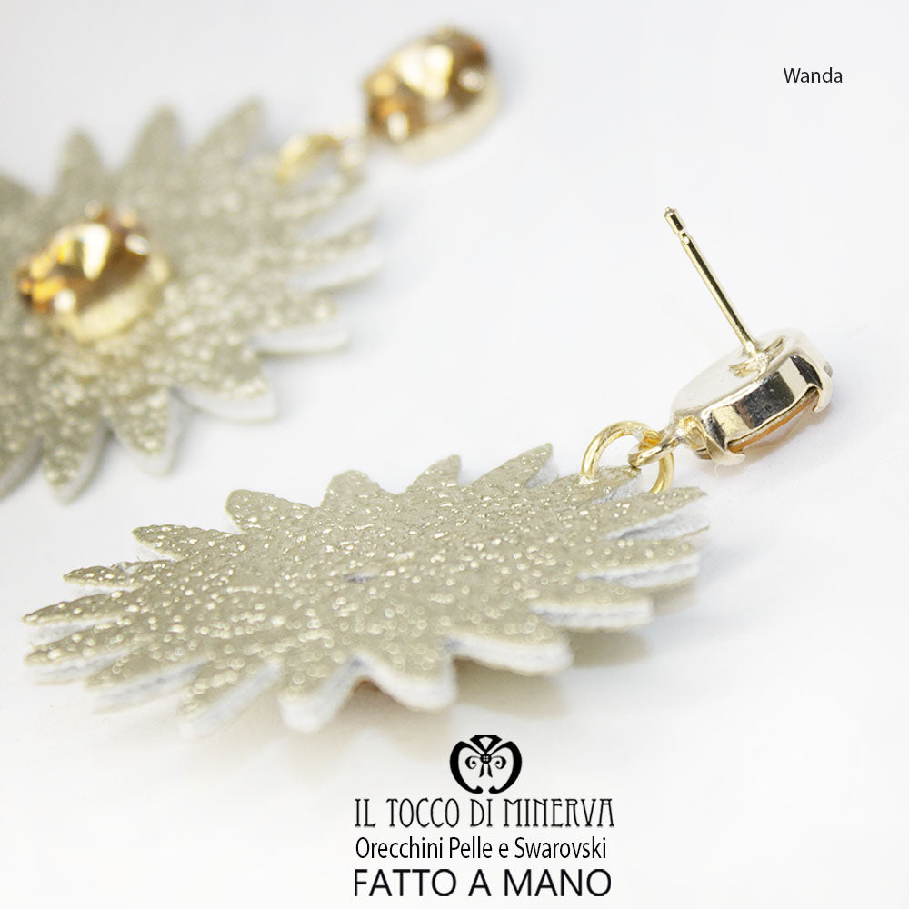 Orecchini pelle e cristallo swarovski platino Wanda Fatto a Mano - Il Tocco di Minerva