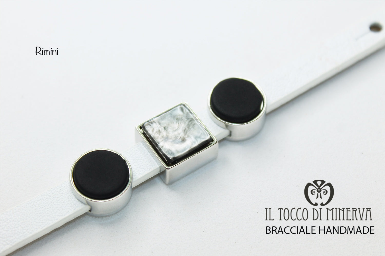 Bracciale unisex in pelle bianca con charms componibile Rimini Realizzato a mano Handmade - Il Tocco di Minerva