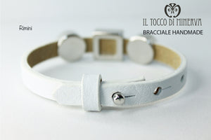 Bracciale unisex in pelle bianca con charms componibile Rimini Realizzato a mano Handmade - Il Tocco di Minerva