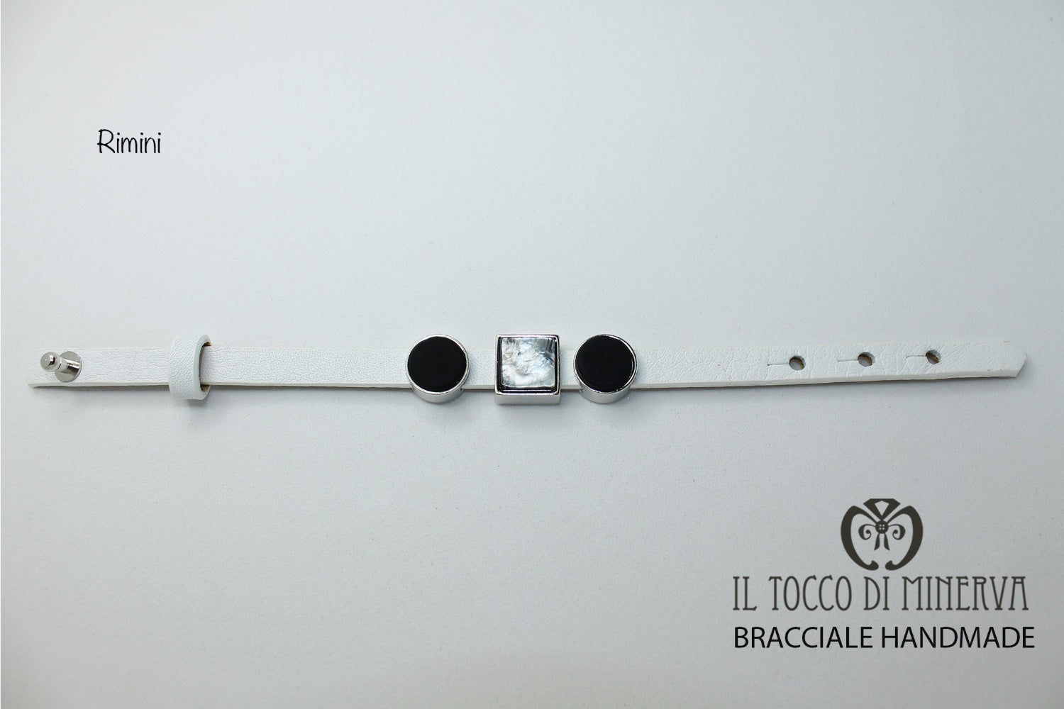 Bracciale unisex in pelle bianca con charms componibile Rimini Realizzato a mano Handmade - Il Tocco di Minerva